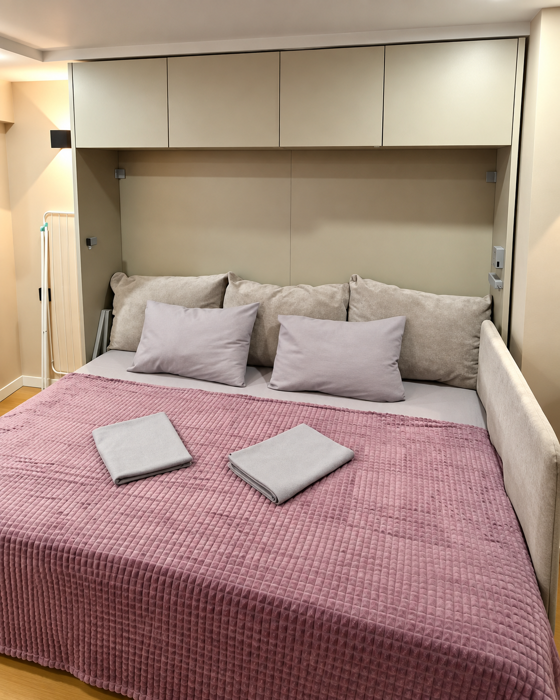Спальное место и шкафы — Студия 17,6 м², Сочи